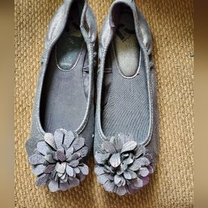 Report Brand Gray Women's Flats with Floral Accent